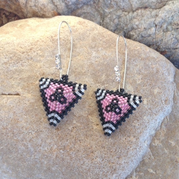 🌸Pink Floral Triangular Bead Earrings, New, Handmade By Me - Picture 5 of 5